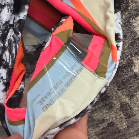 NWT Maaji Black and White Tie-Dye Swimsuit - Picture 7 of 11